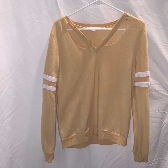 Sweaters - Yellow v-neck sweater